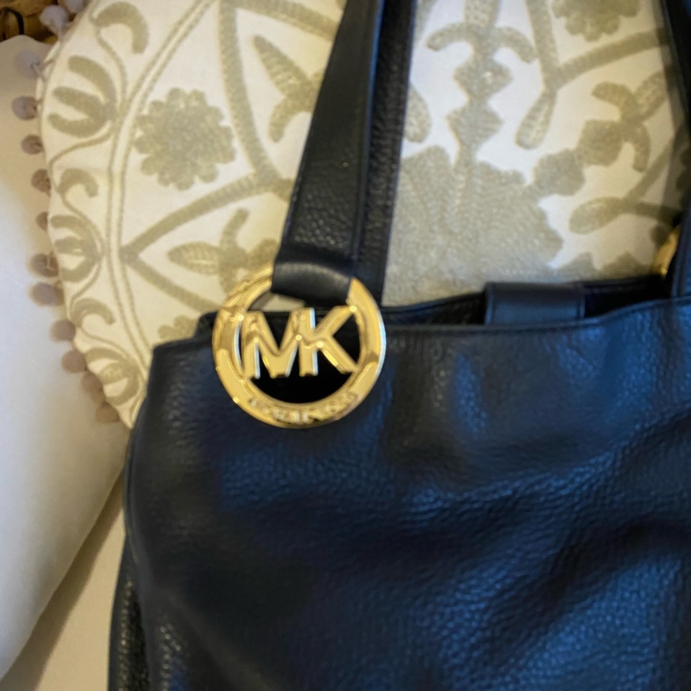 MK Pebble Leather Bag - Picture 2 of 5